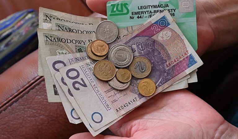 Emerytura ZUS emeryci zmiany 2025 pieniądze