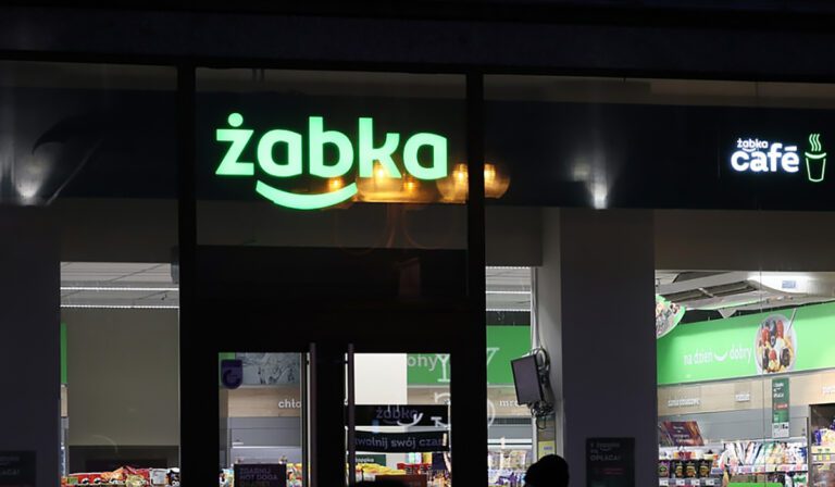 Sklepy otwarte 15 sierpnia 2025 15 08 gdzie zakupy